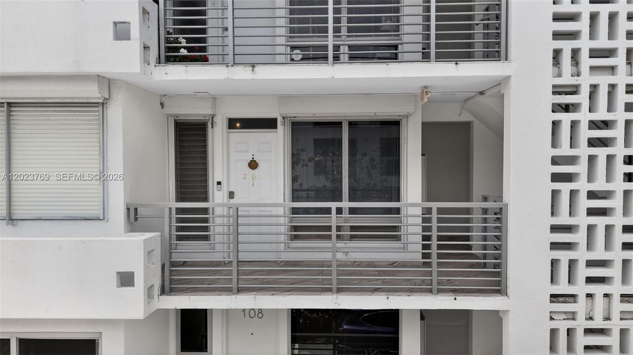 En Venta: $649,000 (2 camas, 2 baños, 1272 Pies cuadrados)