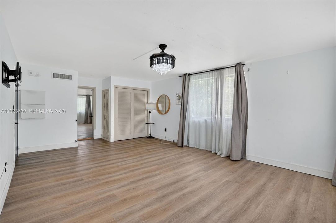 En Venta: $649,000 (2 camas, 2 baños, 1272 Pies cuadrados)
