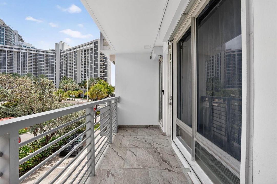 En Venta: $649,000 (2 camas, 2 baños, 1272 Pies cuadrados)