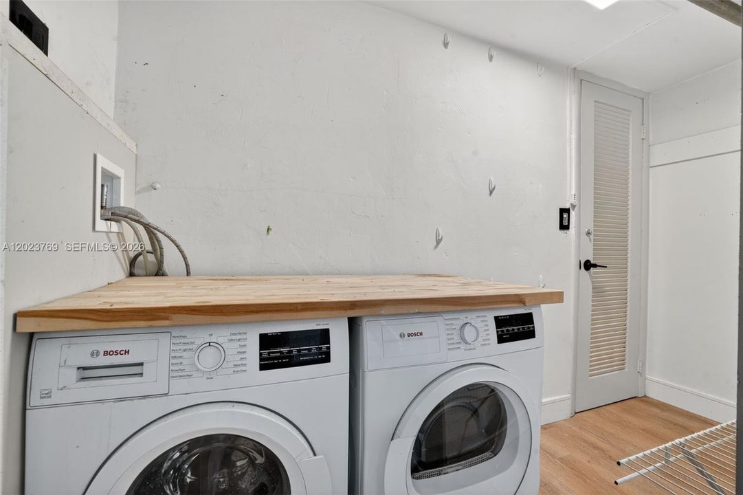 En Venta: $649,000 (2 camas, 2 baños, 1272 Pies cuadrados)