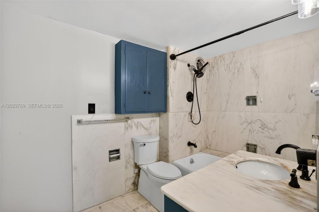 En Venta: $649,000 (2 camas, 2 baños, 1272 Pies cuadrados)