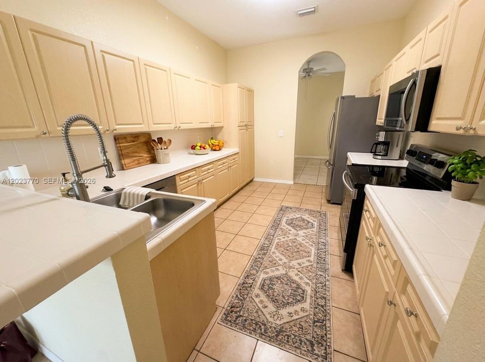 На продажу: $349,000 (3 спален, 2 ванн, 1854 Квадратных фут)