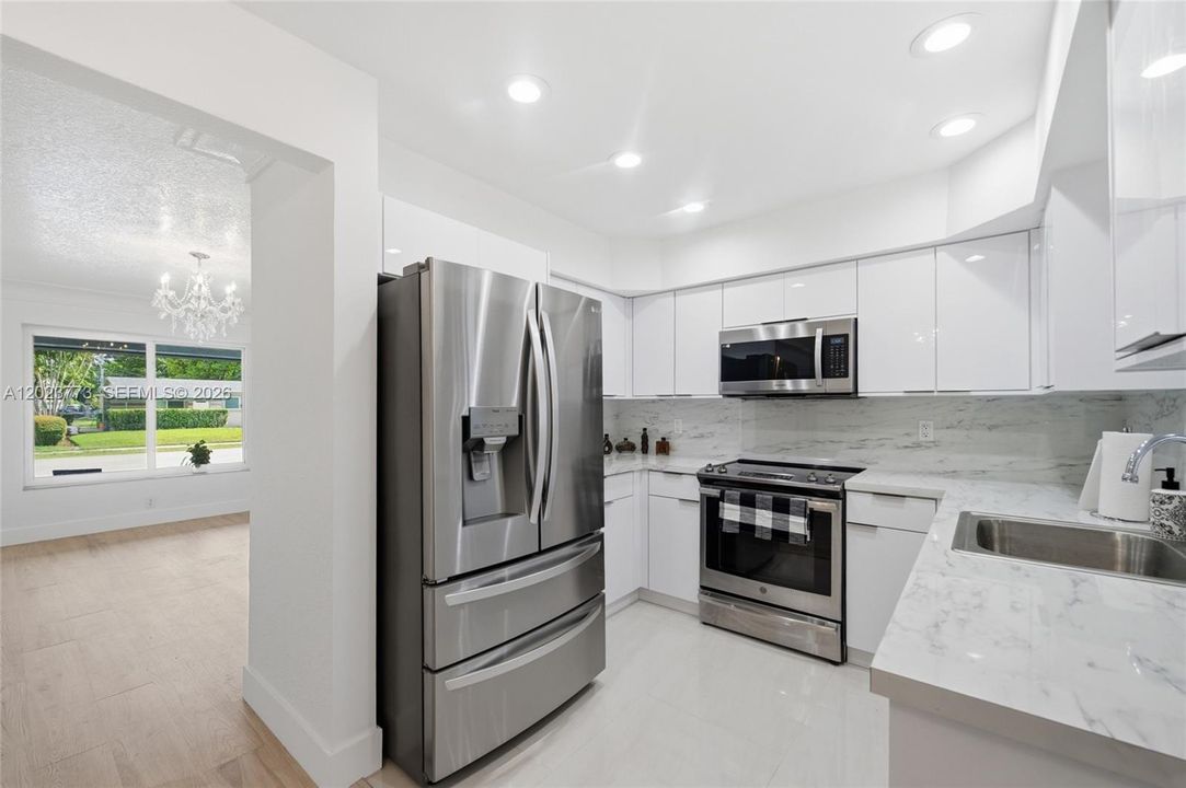 На продажу: $549,900 (5 спален, 4 ванн, 1706 Квадратных фут)
