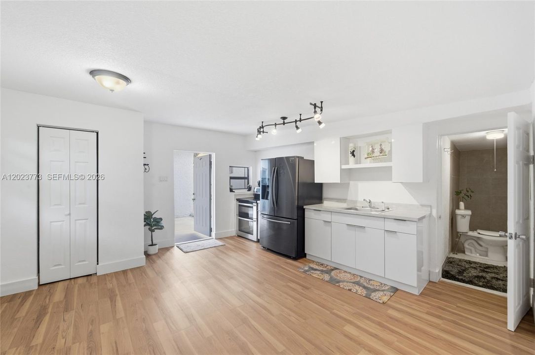 На продажу: $549,900 (5 спален, 4 ванн, 1706 Квадратных фут)