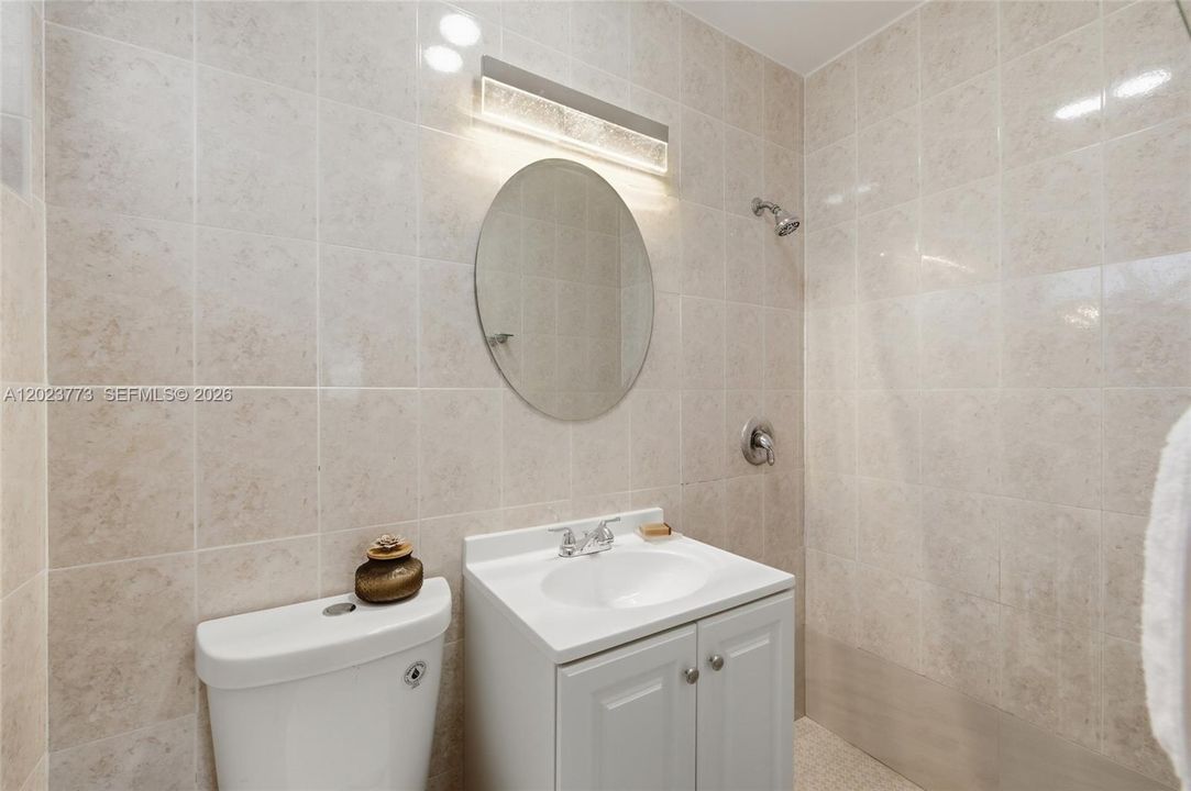На продажу: $549,900 (5 спален, 4 ванн, 1706 Квадратных фут)