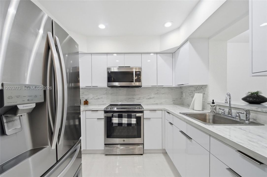 На продажу: $549,900 (5 спален, 4 ванн, 1706 Квадратных фут)