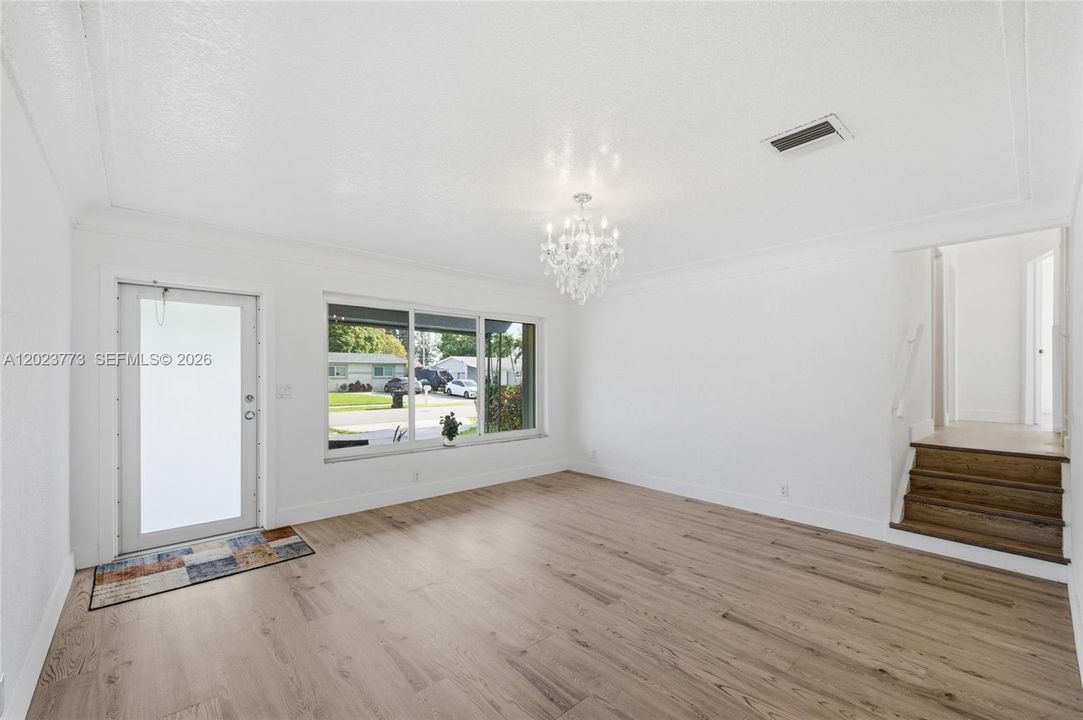 На продажу: $549,900 (5 спален, 4 ванн, 1706 Квадратных фут)