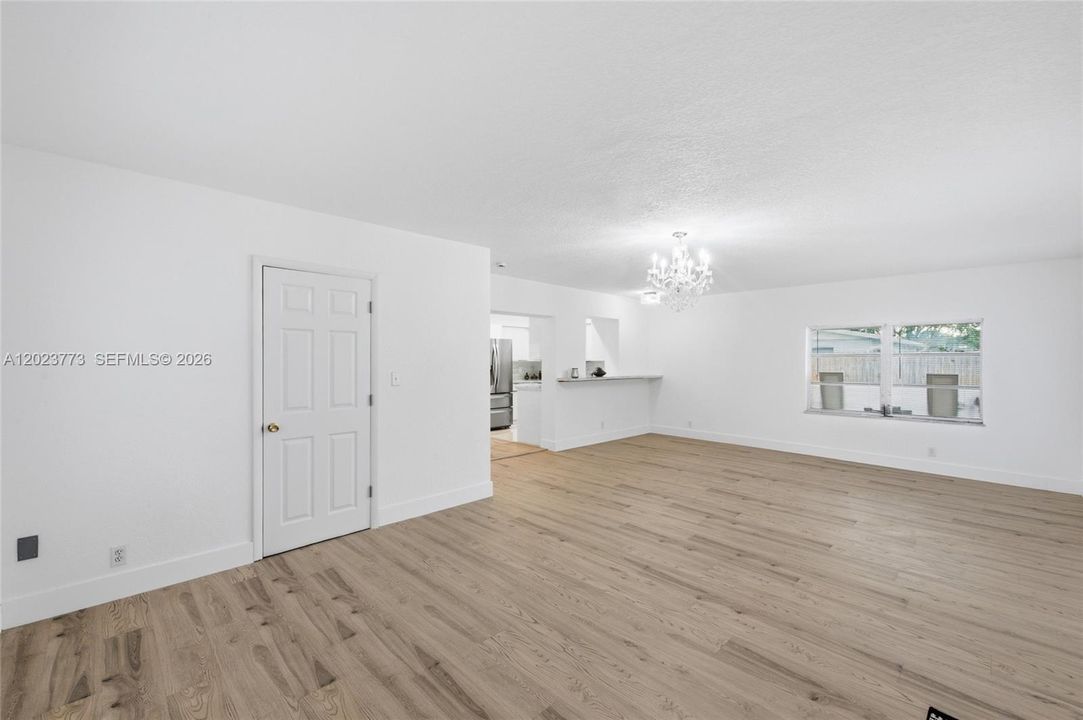 На продажу: $549,900 (5 спален, 4 ванн, 1706 Квадратных фут)