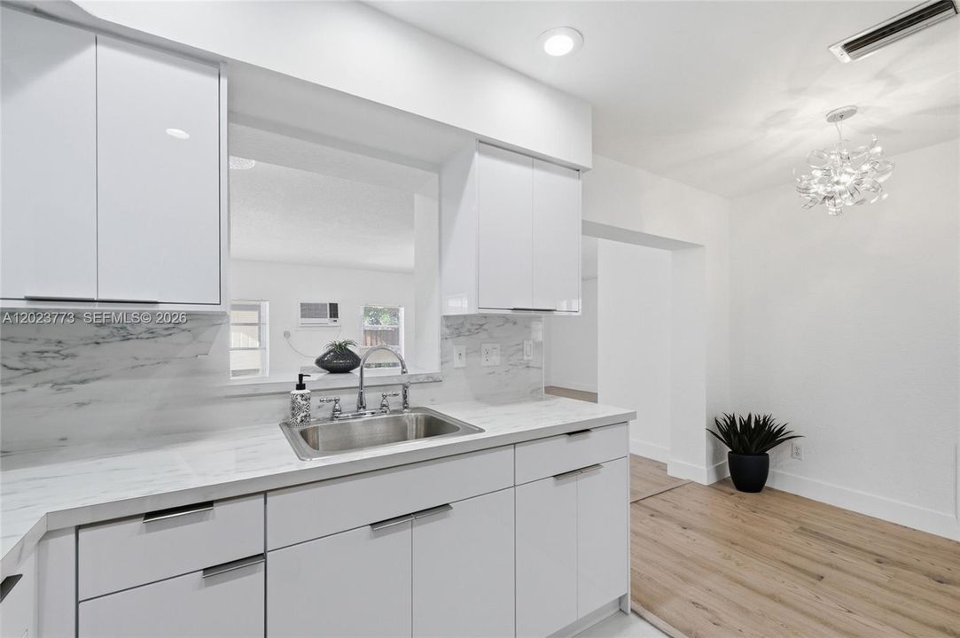 На продажу: $549,900 (5 спален, 4 ванн, 1706 Квадратных фут)