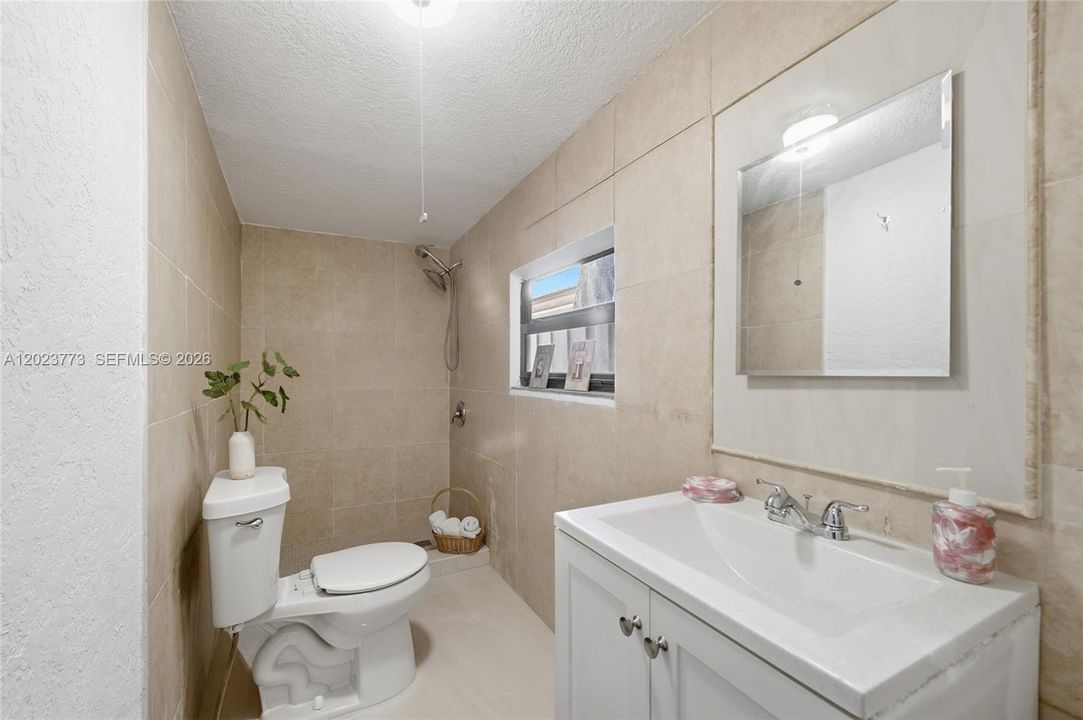 На продажу: $549,900 (5 спален, 4 ванн, 1706 Квадратных фут)