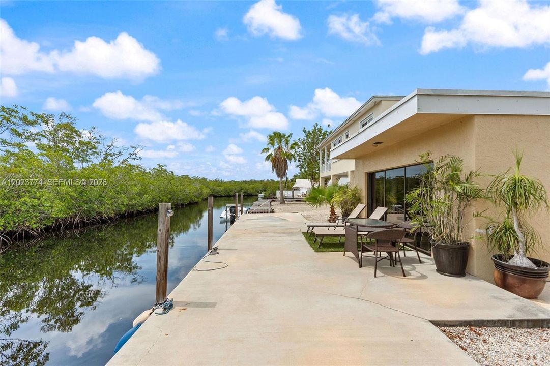 For Sale: $1,565,000 (3 beds, 2 baths, 2169 Square Feet)