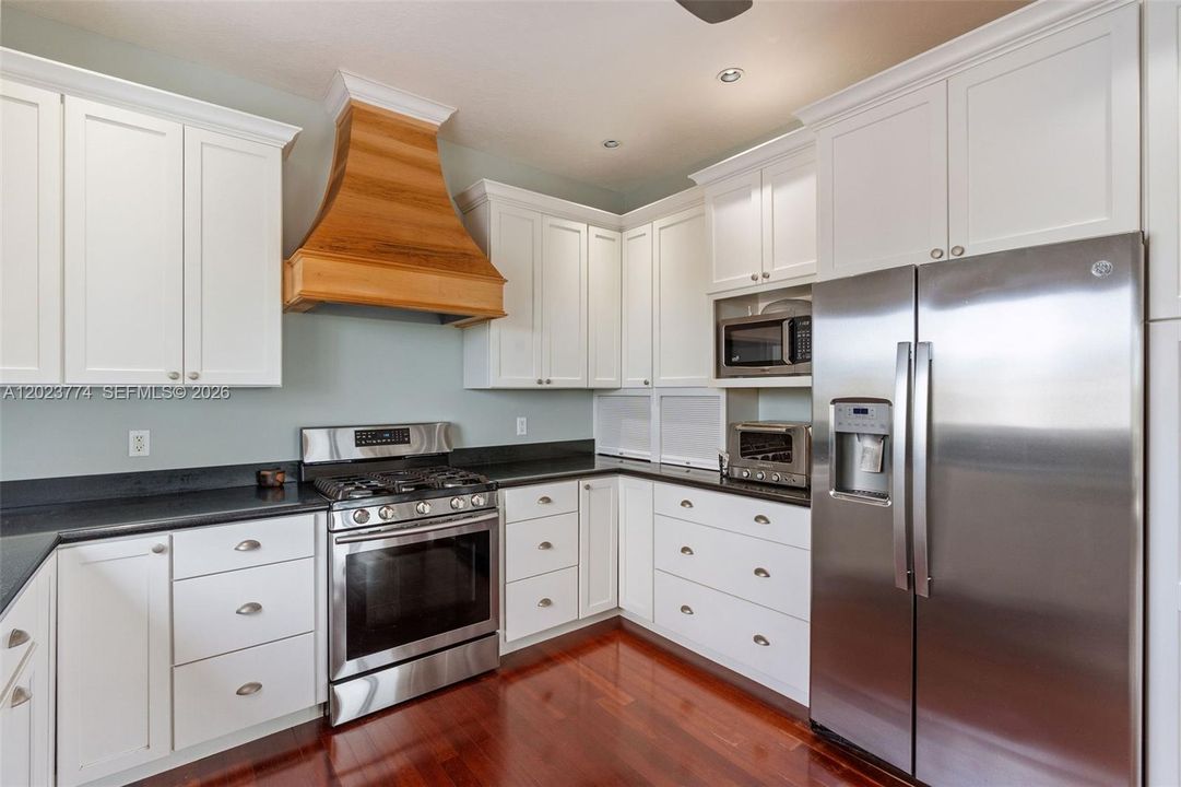 For Sale: $1,565,000 (3 beds, 2 baths, 2169 Square Feet)