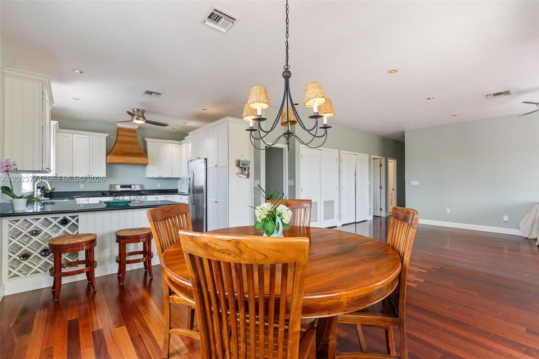 For Sale: $1,565,000 (3 beds, 2 baths, 2169 Square Feet)