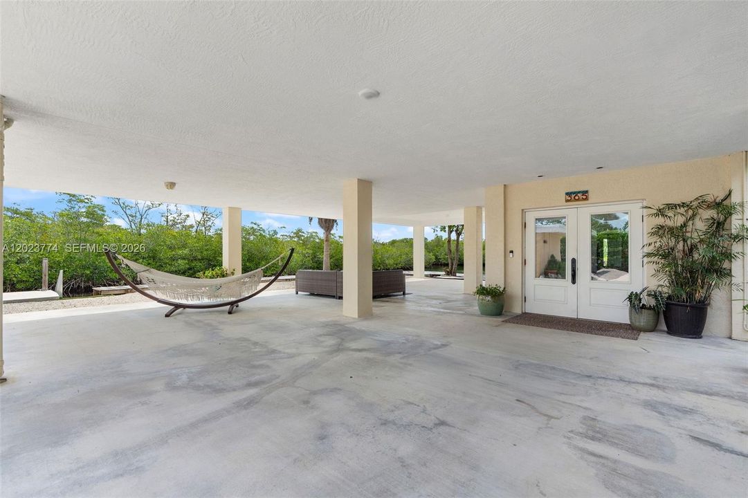 For Sale: $1,565,000 (3 beds, 2 baths, 2169 Square Feet)