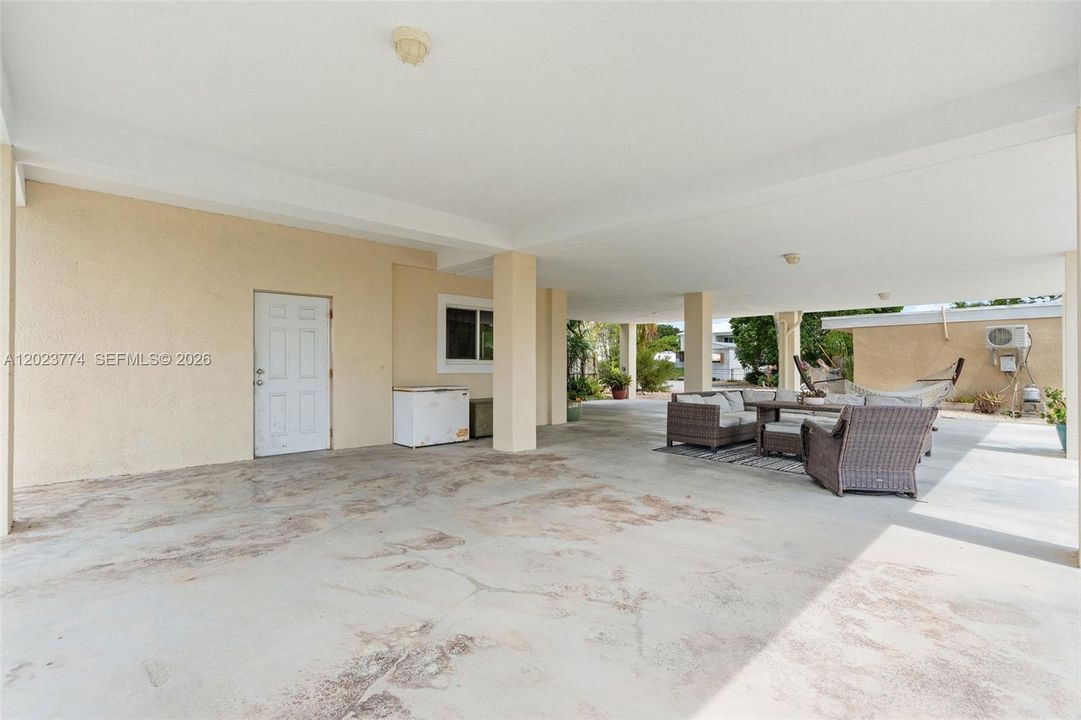 For Sale: $1,565,000 (3 beds, 2 baths, 2169 Square Feet)