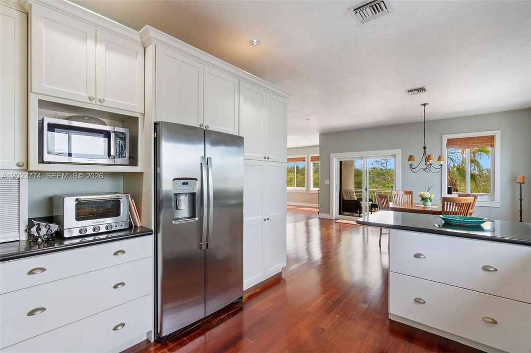 For Sale: $1,565,000 (3 beds, 2 baths, 2169 Square Feet)