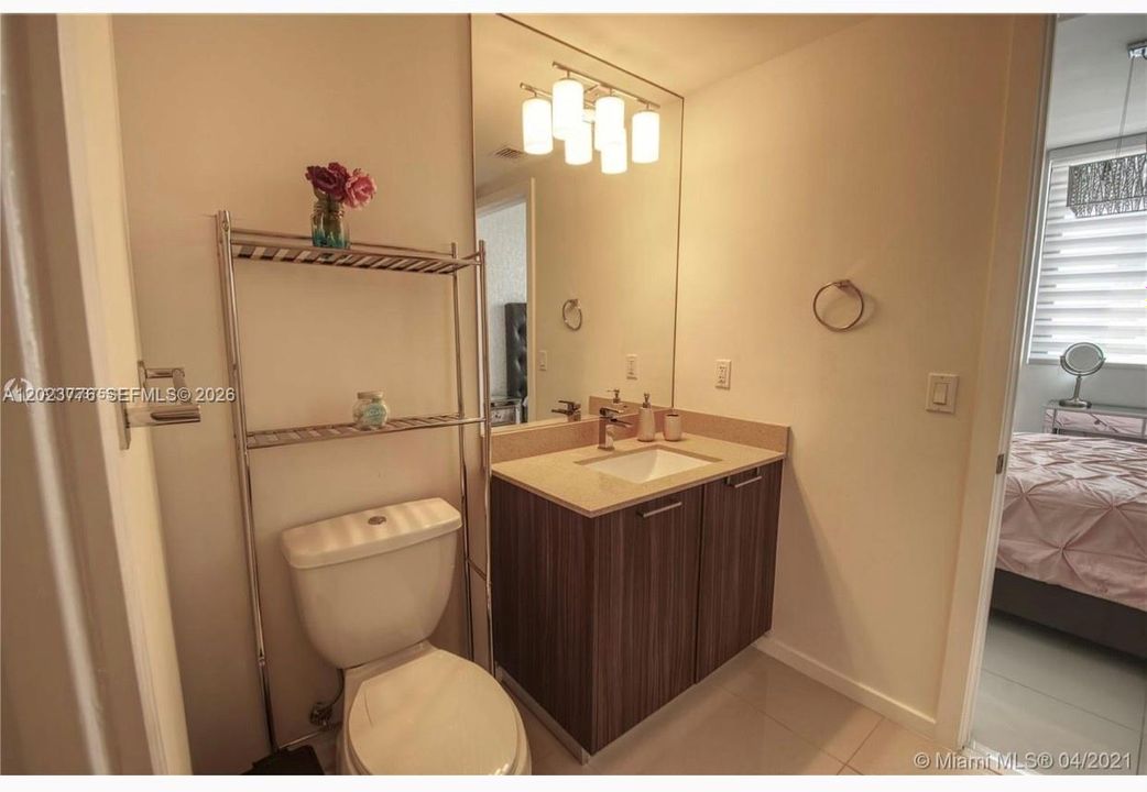 En Venta: $578,888 (2 camas, 2 baños, 1073 Pies cuadrados)