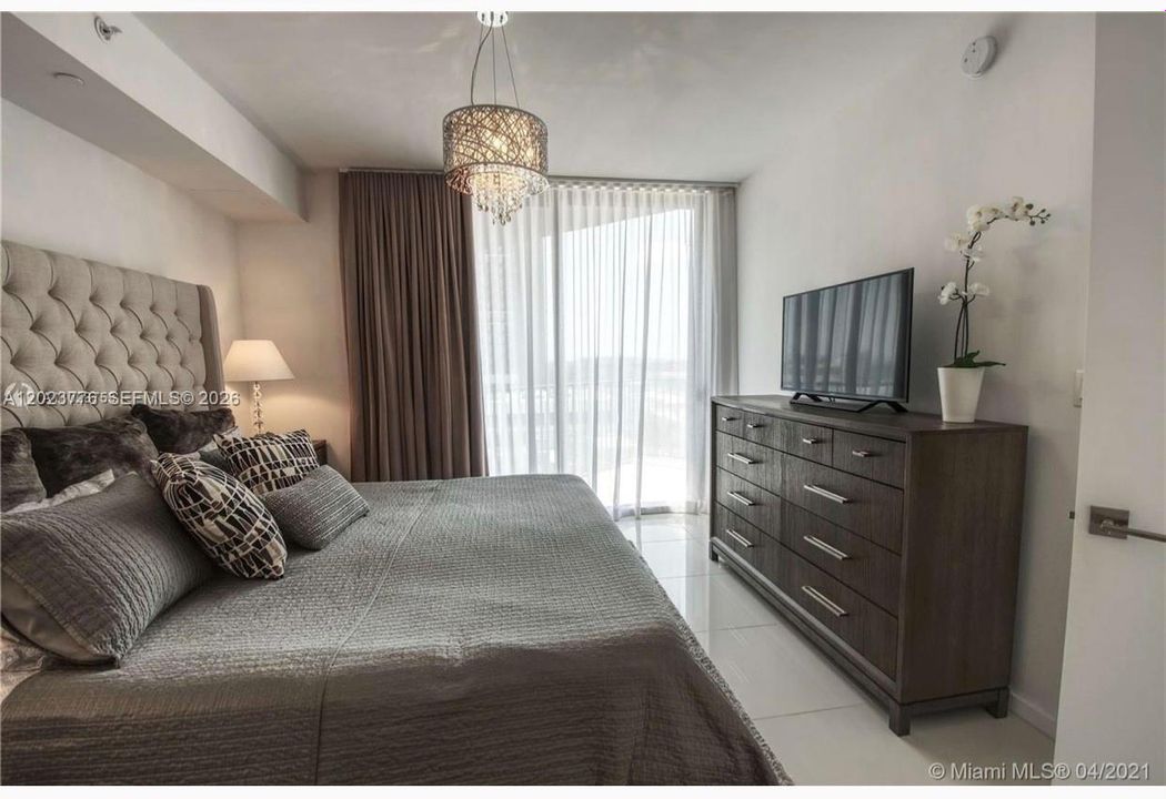 En Venta: $578,888 (2 camas, 2 baños, 1073 Pies cuadrados)