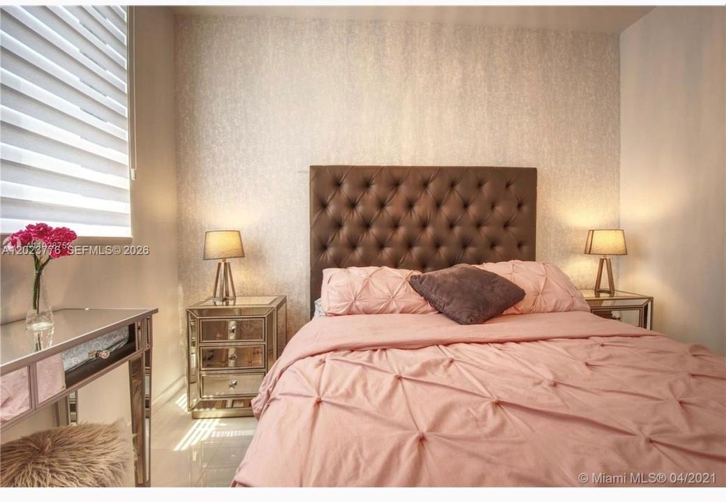 En Venta: $578,888 (2 camas, 2 baños, 1073 Pies cuadrados)