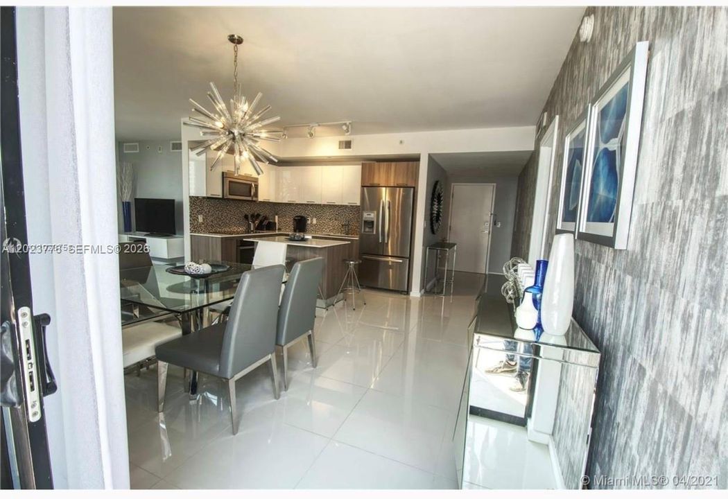 En Venta: $578,888 (2 camas, 2 baños, 1073 Pies cuadrados)