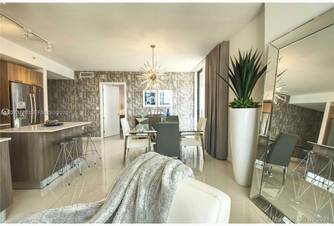 En Venta: $578,888 (2 camas, 2 baños, 1073 Pies cuadrados)