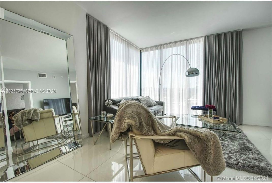 En Venta: $578,888 (2 camas, 2 baños, 1073 Pies cuadrados)
