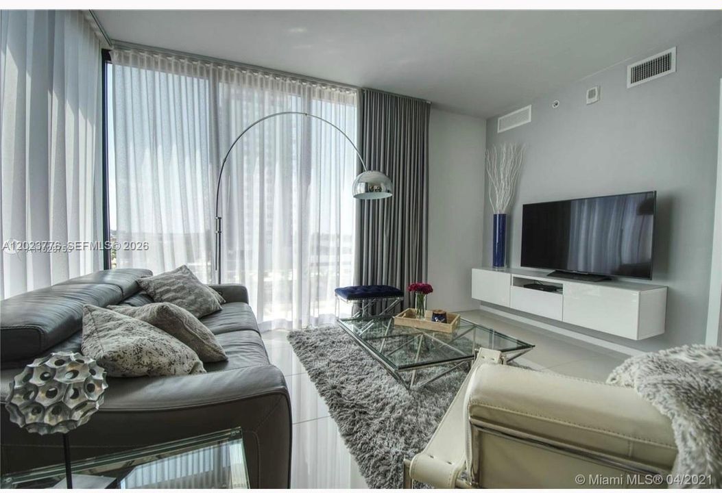 En Venta: $578,888 (2 camas, 2 baños, 1073 Pies cuadrados)