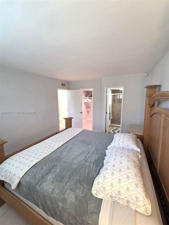 For Sale: $219,900 (2 beds, 2 baths, 725 Square Feet)