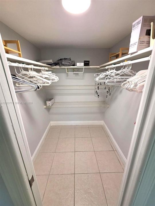 For Sale: $219,900 (2 beds, 2 baths, 725 Square Feet)