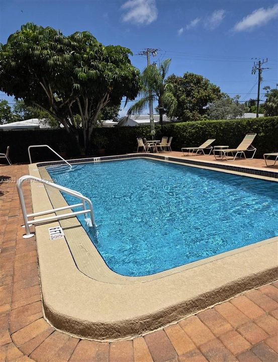 For Sale: $219,900 (2 beds, 2 baths, 725 Square Feet)