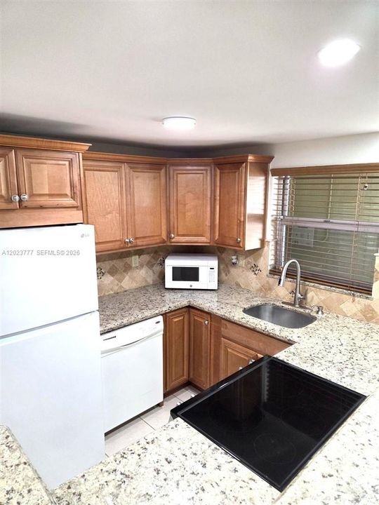 For Sale: $219,900 (2 beds, 2 baths, 725 Square Feet)