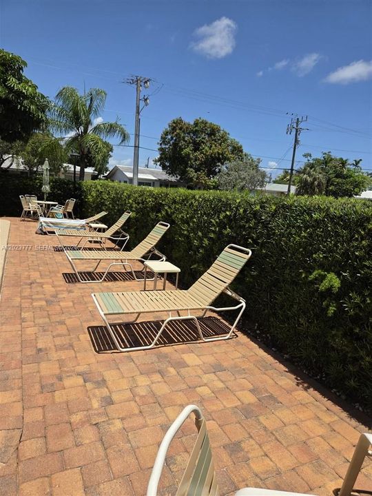 For Sale: $219,900 (2 beds, 2 baths, 725 Square Feet)