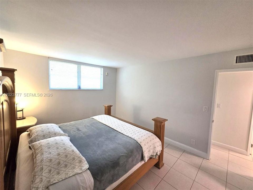 For Sale: $219,900 (2 beds, 2 baths, 725 Square Feet)