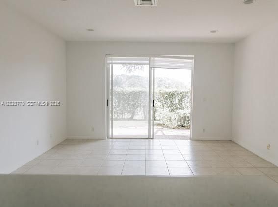 В аренду: $3,100 (2 спален, 2 ванн, 1517 Квадратных фут)