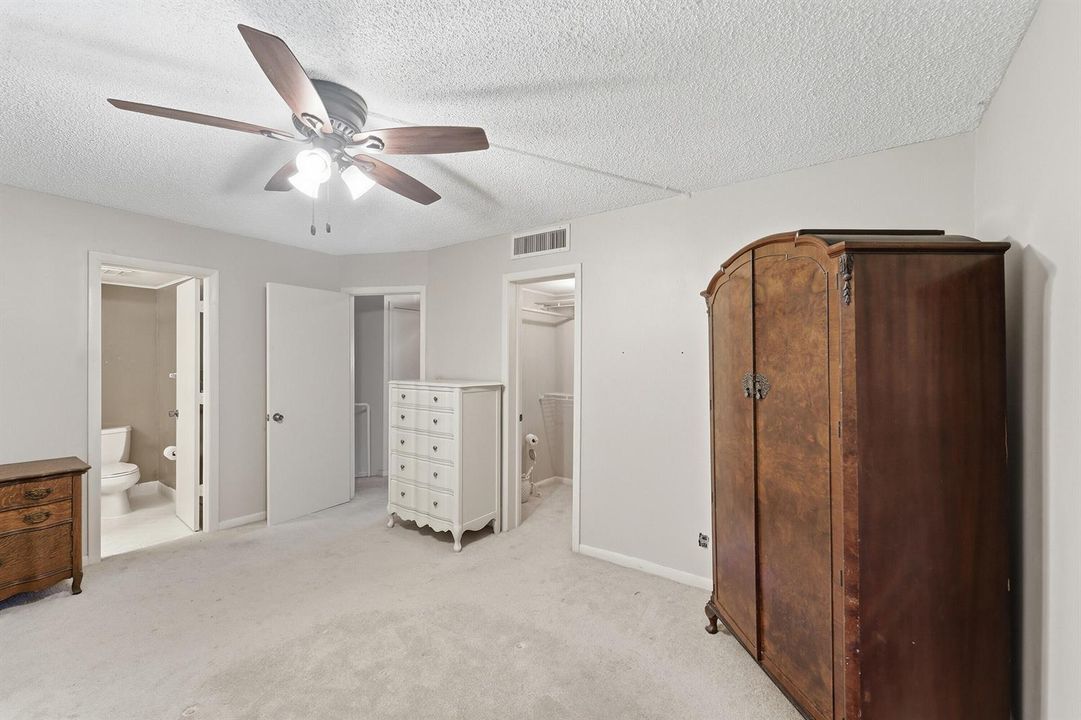 19_bedroom