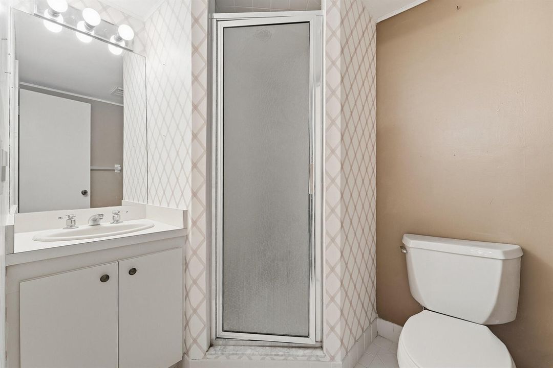 21_bathroom 2