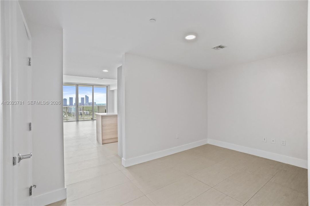 Active With Contract: $4,000 (2 beds, 2 baths, 1119 Square Feet)