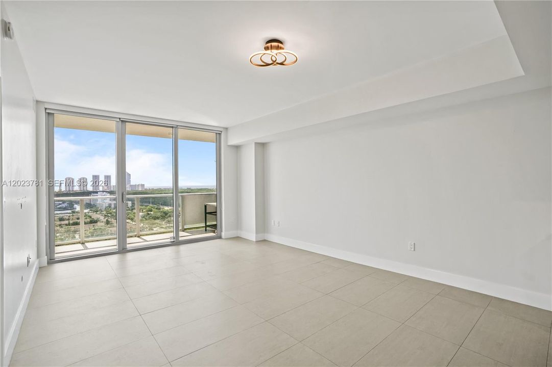 Active With Contract: $4,000 (2 beds, 2 baths, 1119 Square Feet)