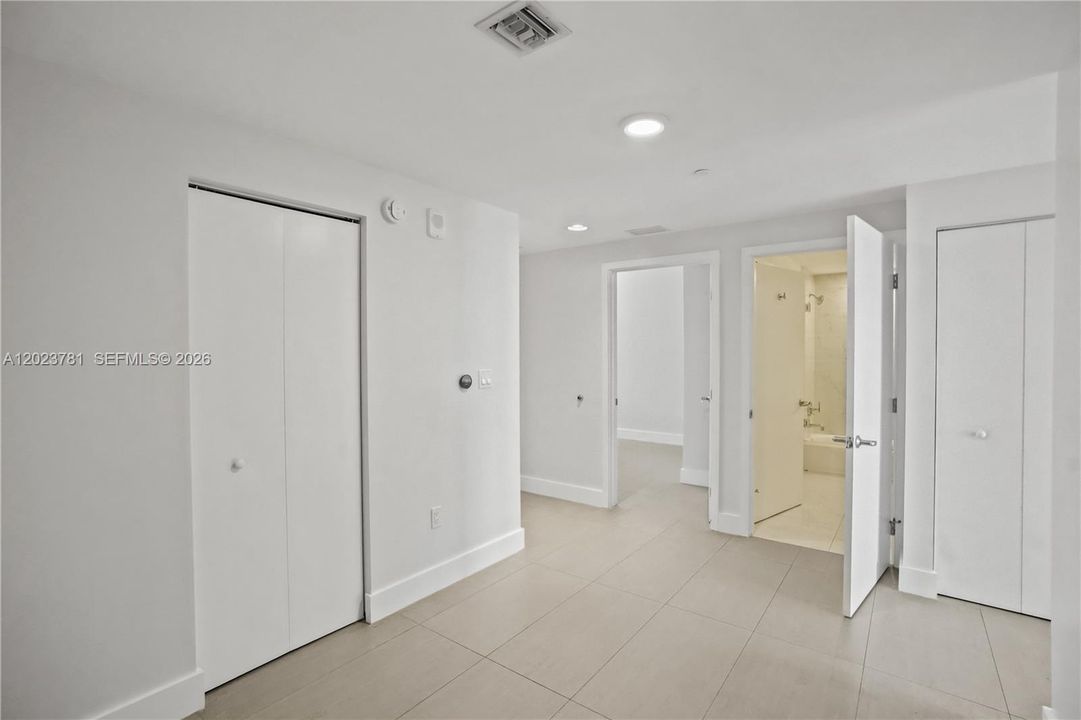 Active With Contract: $4,000 (2 beds, 2 baths, 1119 Square Feet)