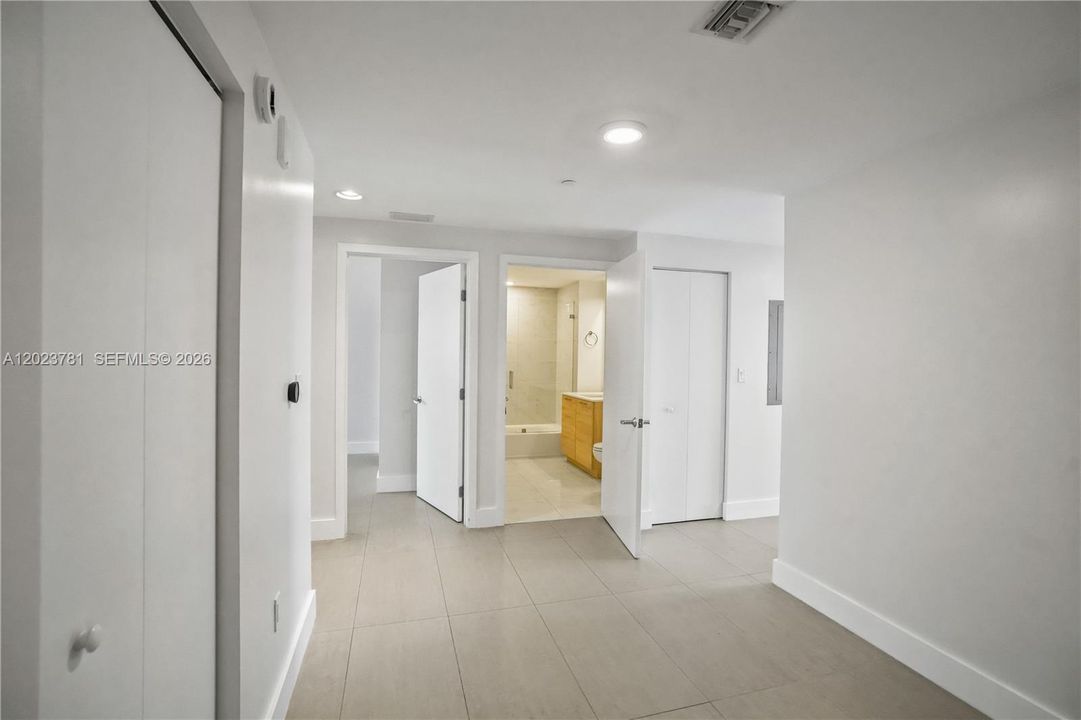 Active With Contract: $4,000 (2 beds, 2 baths, 1119 Square Feet)