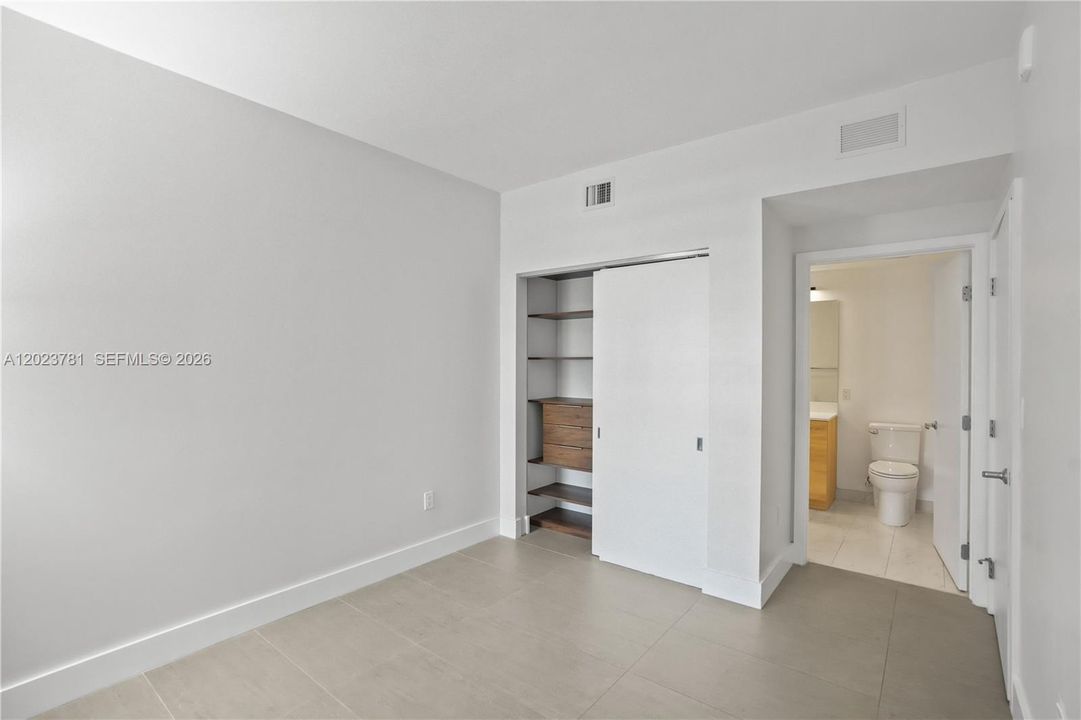 Active With Contract: $4,000 (2 beds, 2 baths, 1119 Square Feet)