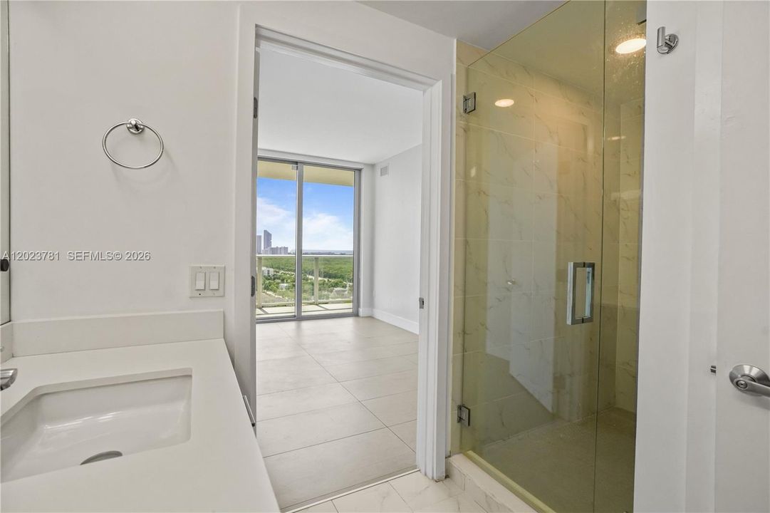 Active With Contract: $4,000 (2 beds, 2 baths, 1119 Square Feet)