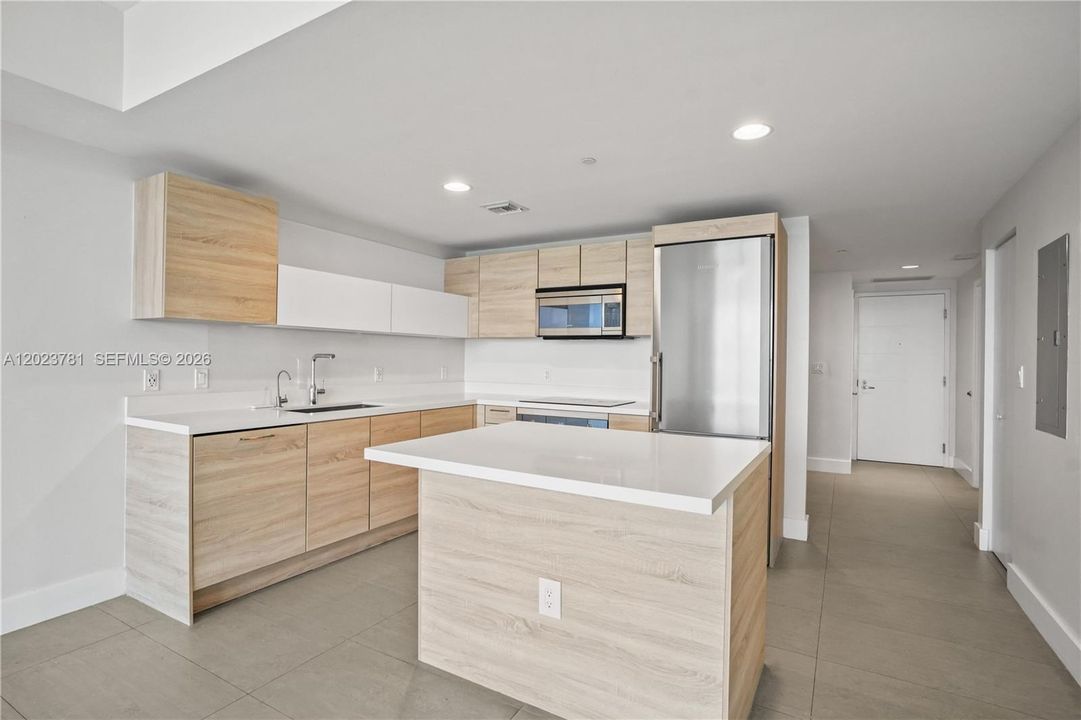 Active With Contract: $4,000 (2 beds, 2 baths, 1119 Square Feet)