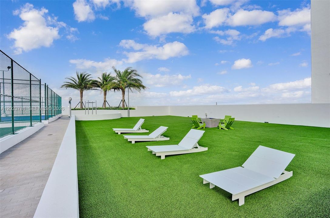 Active With Contract: $4,000 (2 beds, 2 baths, 1119 Square Feet)