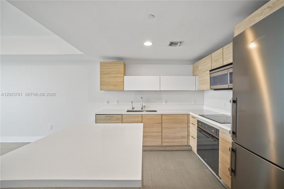 Active With Contract: $4,000 (2 beds, 2 baths, 1119 Square Feet)