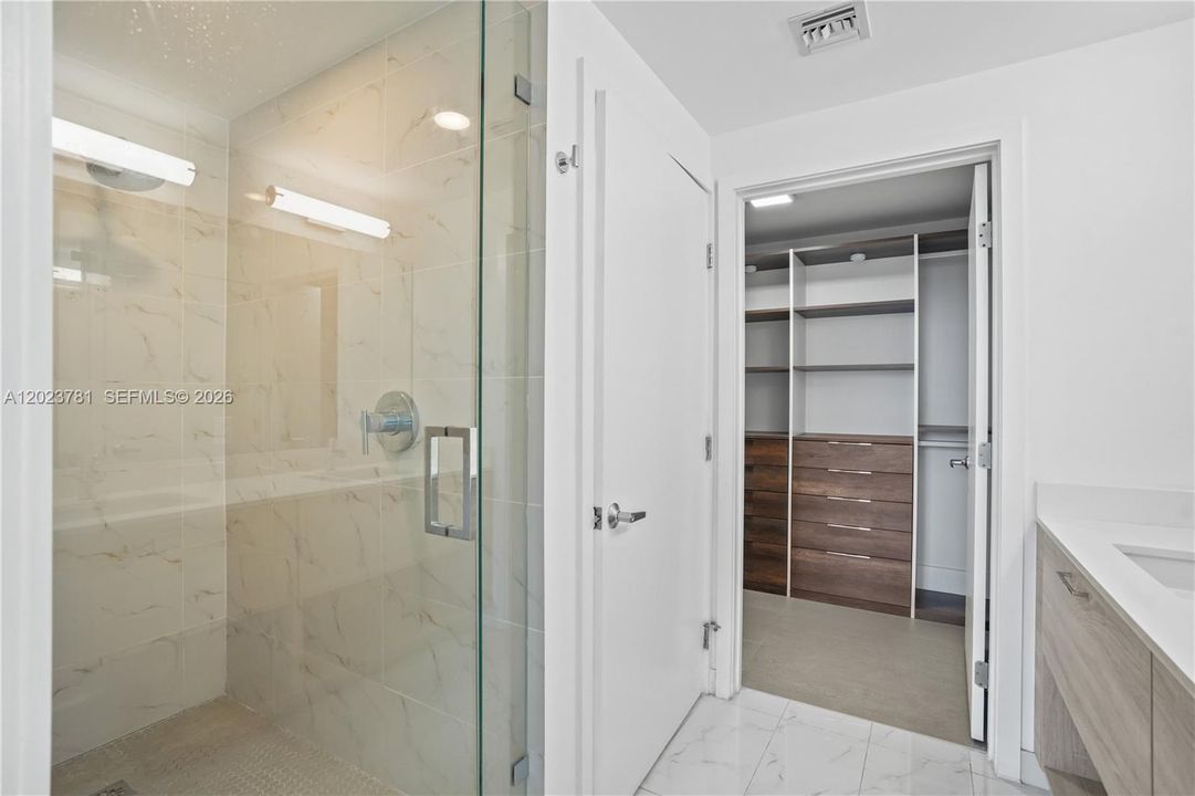 Active With Contract: $4,000 (2 beds, 2 baths, 1119 Square Feet)