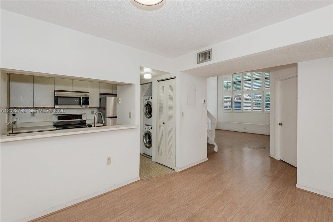 For Sale: $330,000 (2 beds, 2 baths, 1240 Square Feet)