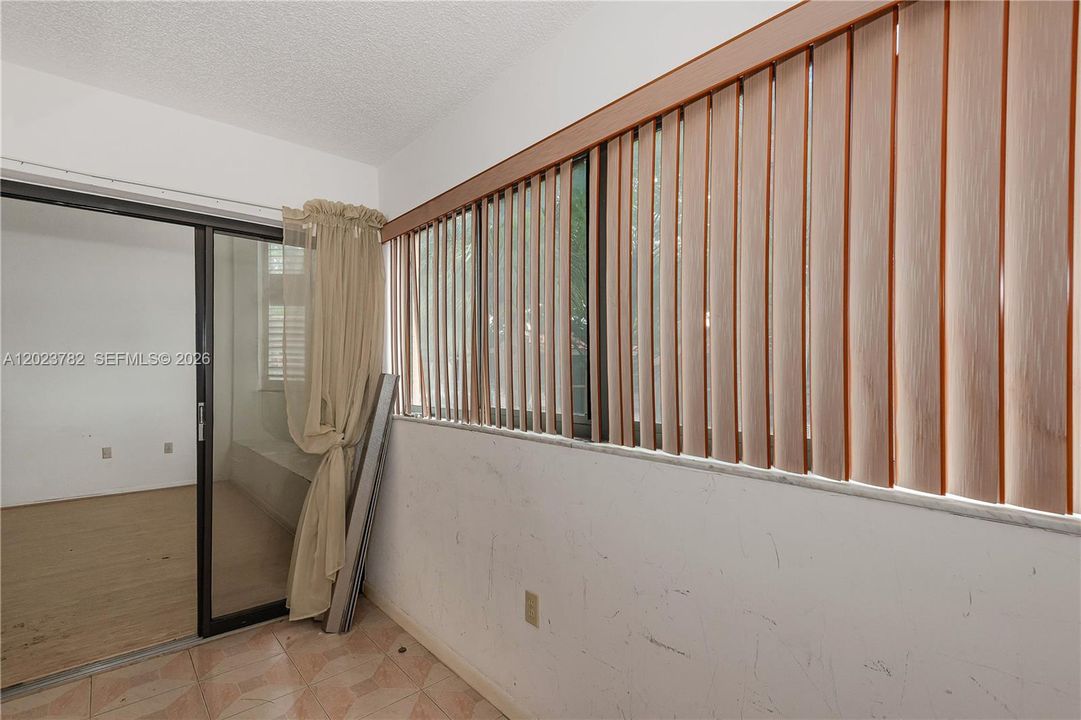 For Sale: $330,000 (2 beds, 2 baths, 1240 Square Feet)