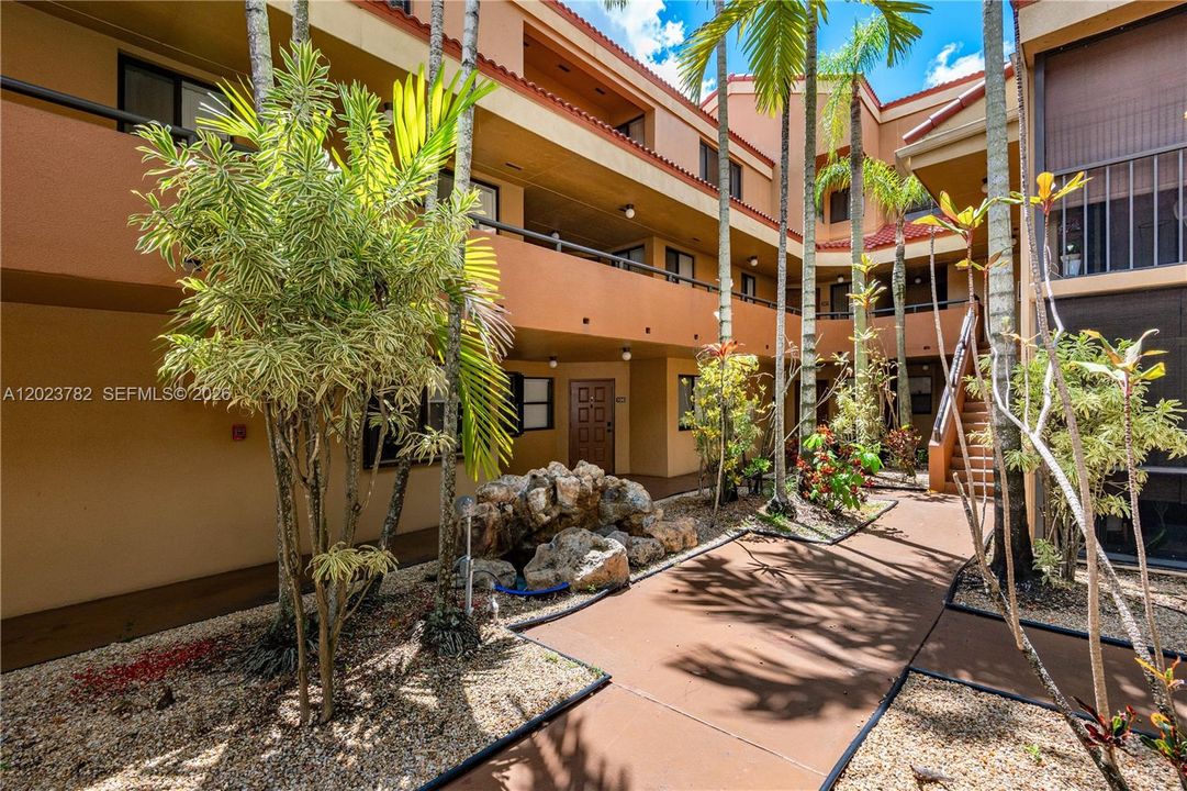 For Sale: $330,000 (2 beds, 2 baths, 1240 Square Feet)