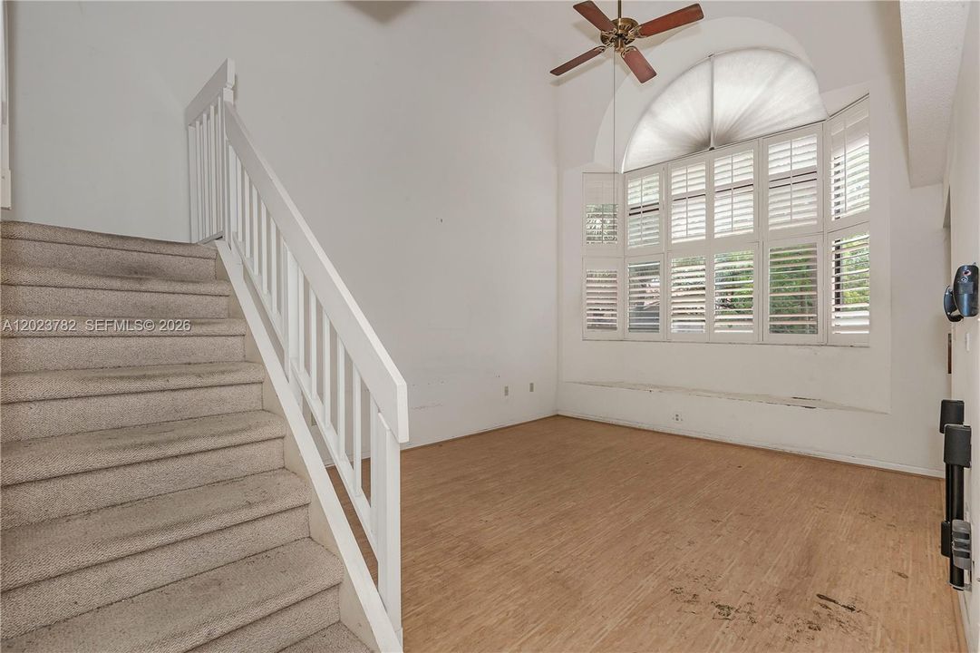 For Sale: $330,000 (2 beds, 2 baths, 1240 Square Feet)